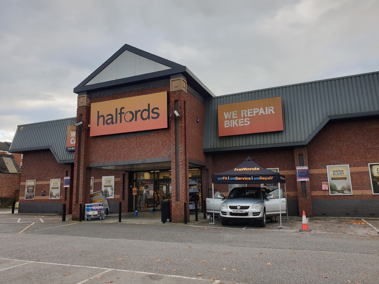 Halfords - Macclesfield
