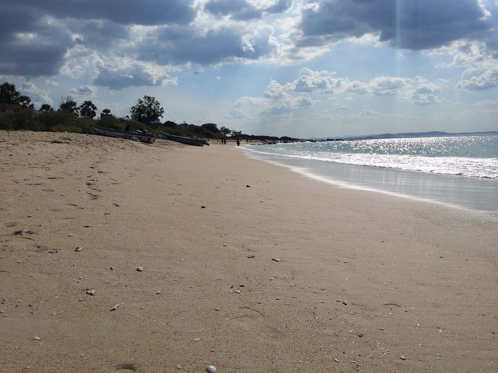 Foto de Sampur Beach com alto nível de limpeza