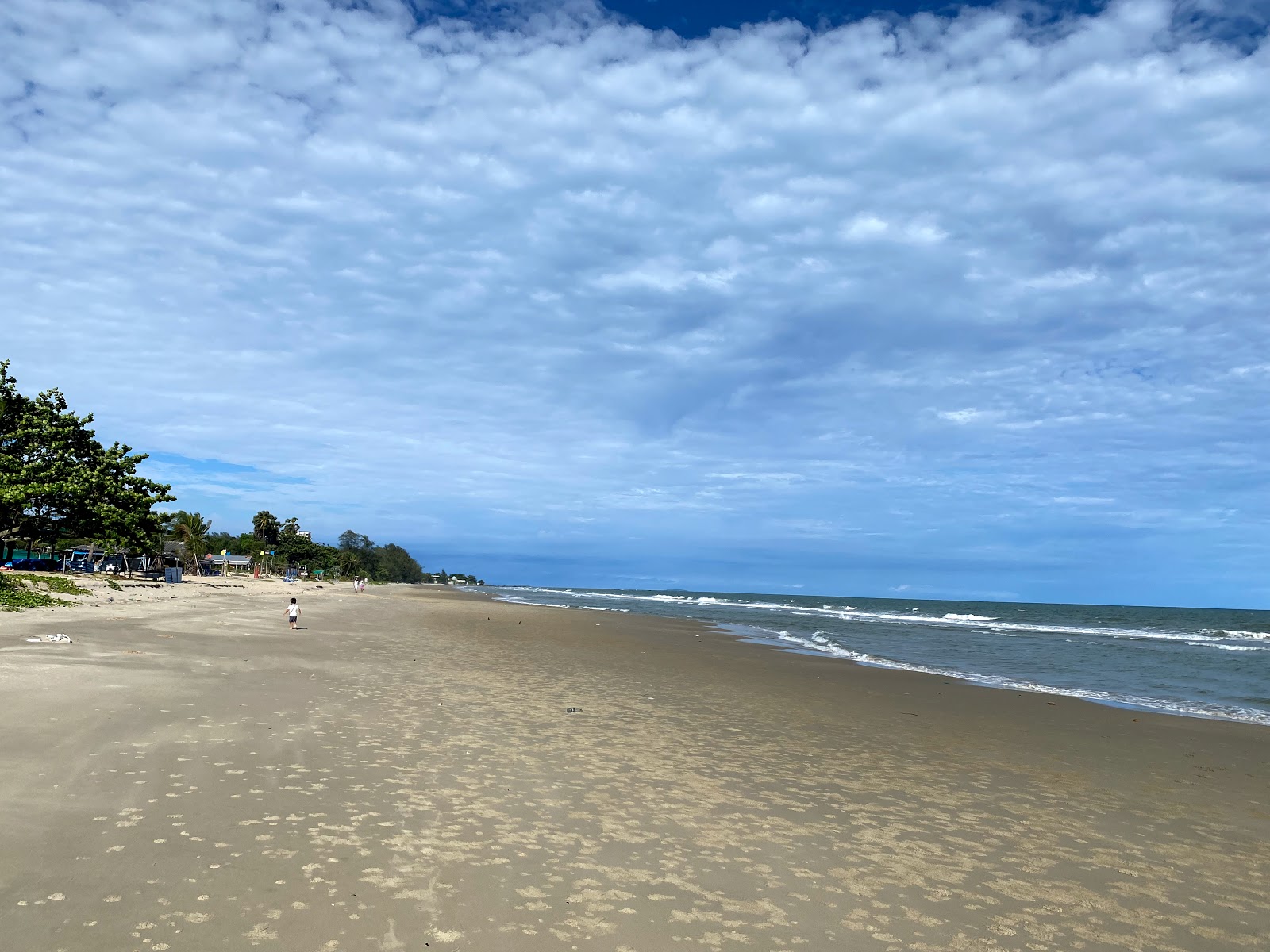 Fotografija Lim Beach z svetel pesek površino