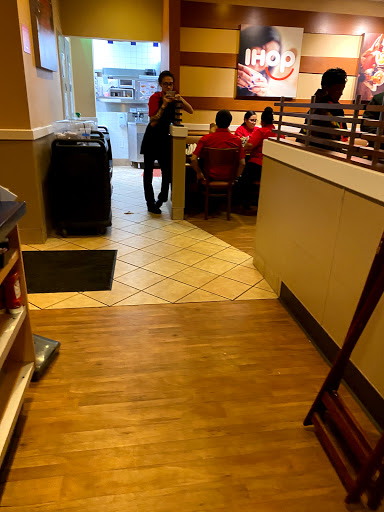 Shopping Mall «New Horizons Shopping Mall», reviews and photos, 961 E 174th St, Bronx, NY 10460, USA