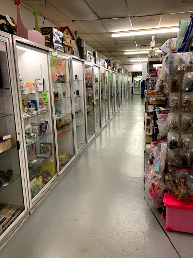 Antique Store «South Louisville Antique & Toy», reviews and photos, 4150 Blue Lick Rd # 8, Louisville, KY 40229, USA