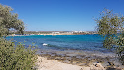 Mikri Landa beach'in fotoğrafı küçük koy ile birlikte