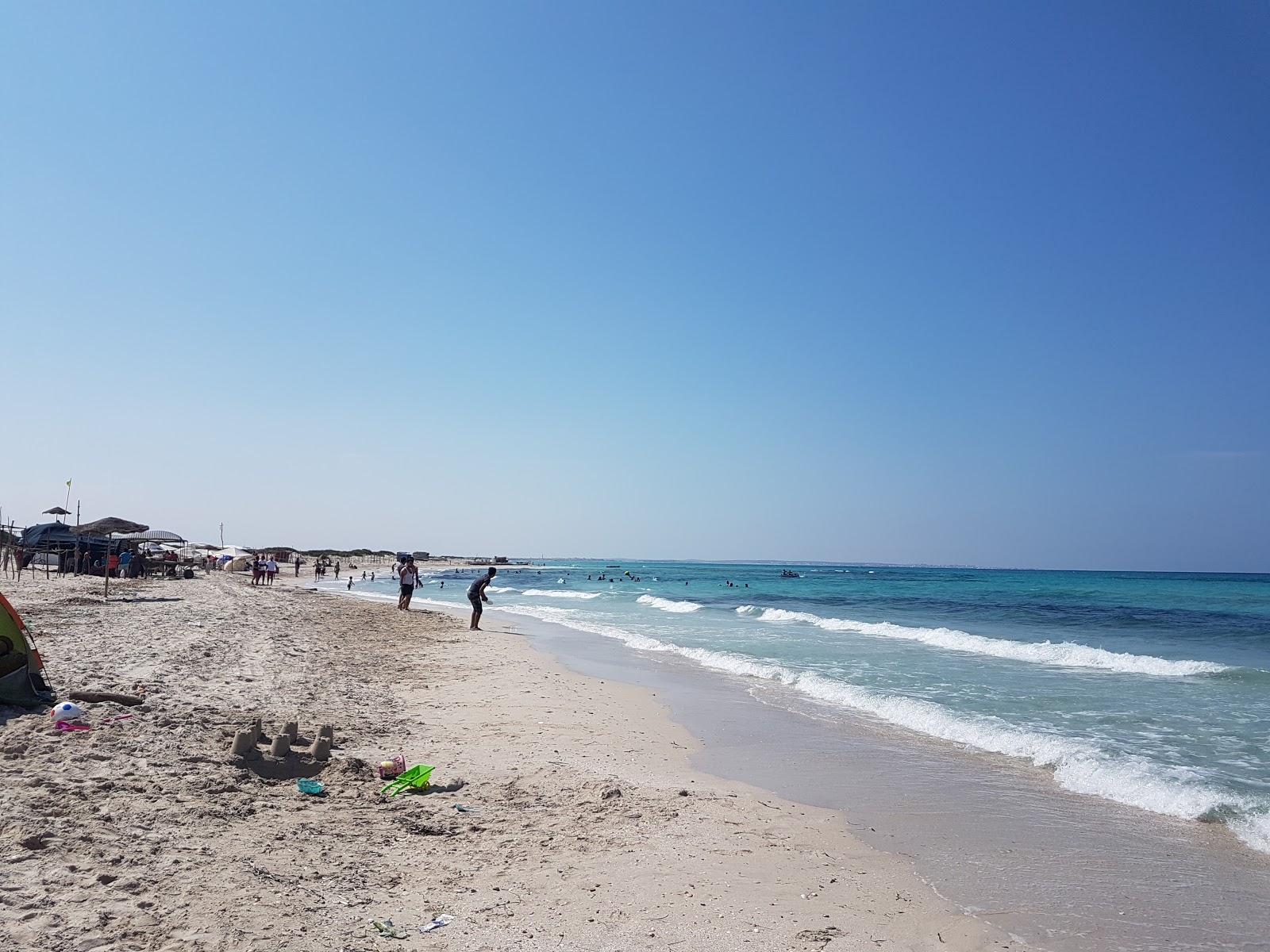 Fotografija Ghabana beach z turkizna voda površino