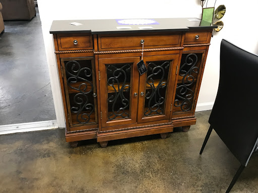 Discount Store «Colfax Discount Store», reviews and photos, 1116 E Mountain St, Kernersville, NC 27284, USA