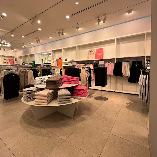 Clothing Store «H&M», reviews and photos, 8518 Fenton St, Silver Spring, MD 20910, USA