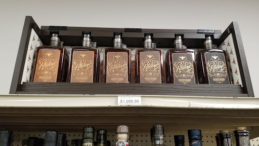 Liquor Store «M & R Liquors», reviews and photos, 206 Buckland Rd, South Windsor, CT 06074, USA