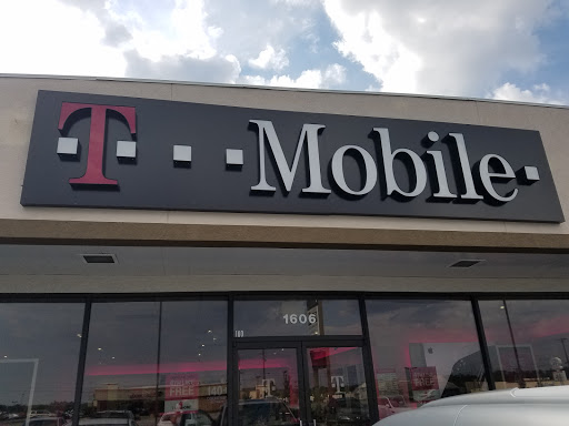Cell Phone Store «T-Mobile», reviews and photos, 1606 N Dixie Hwy, Elizabethtown, KY 42701, USA