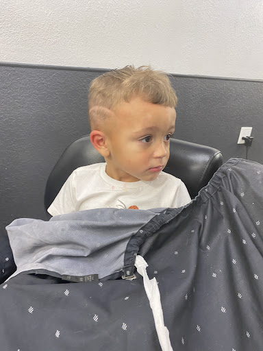 Barber Shop «Boomz Barber Shop», reviews and photos, 4020 S Cleveland Ave, Fort Myers, FL 33901, USA