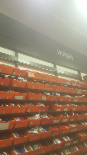 Clothing Store «Nike Factory Store», reviews and photos, 651 Kapkowski Rd #150, Elizabeth, NJ 07201, USA