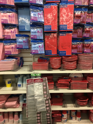 Dollar Store «Dollar Tree», reviews and photos, 900 San Fernando Rd, San Fernando, CA 91340, USA