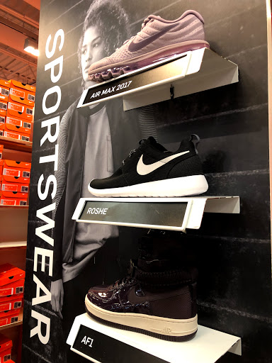Sporting Goods Store «Nike Factory Store», reviews and photos, 1 Premium Outlet Blvd #699, Tinton Falls, NJ 07753, USA