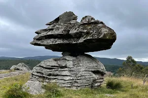 Pedra Cabalgada de Dumbía image