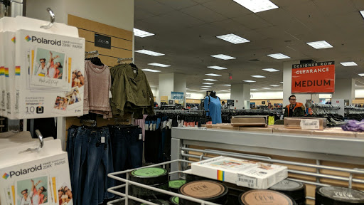 Department Store «Nordstrom Rack Chicago Avenue», reviews and photos, 101 E Chicago Ave, Chicago, IL 60611, USA