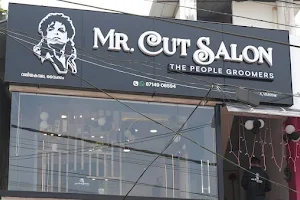 Mr.Cut Salon Family Makeover Vaikom image