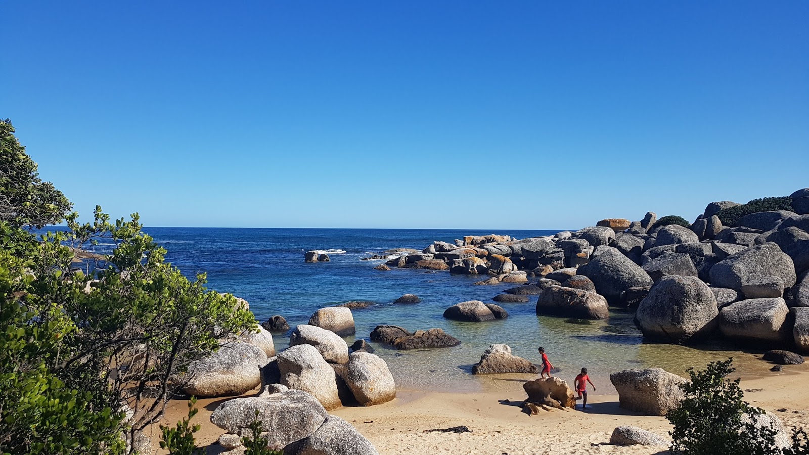 Photo de Oudekraal beach avec l'eau cristalline de surface