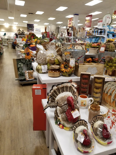 Department Store «Marshalls & HomeGoods», reviews and photos, 4950 Hadley Center Dr, South Plainfield, NJ 07080, USA