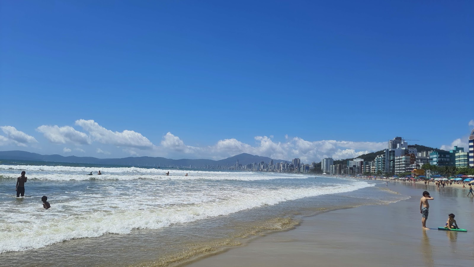 Fotografija Praia de Itapema priporočljivo za družine popotnike z otroki