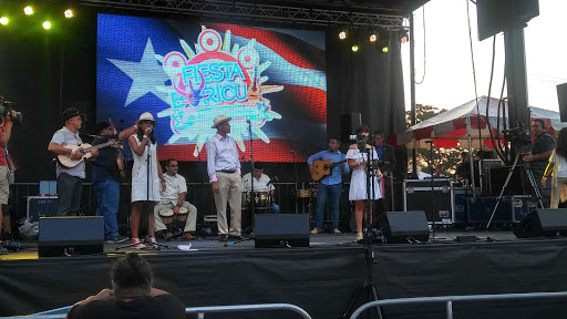 Liquor Store «Yauco Liquor Store», reviews and photos, 2744 W Division St, Chicago, IL 60622, USA