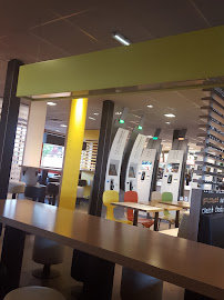 Atmosphère du Restauration rapide McDonald's à Saint-Julien-les-Villas - n°7