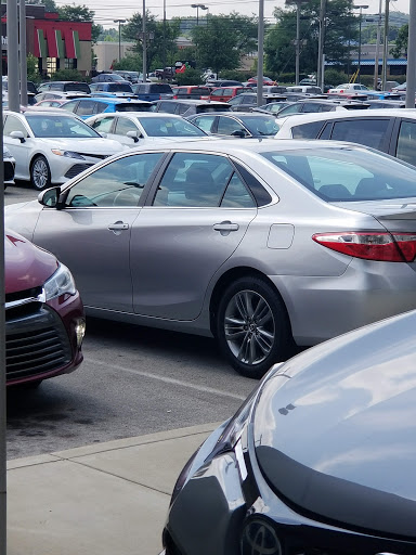 Toyota Dealer «Toyota of Louisville on Dixie Highway», reviews and photos, 6514 Dixie Hwy, Louisville, KY 40258, USA