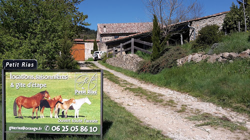 attractions Le Petit Rias, gîtes de vacances. Equitation Saint-Maurice-en-Chalencon