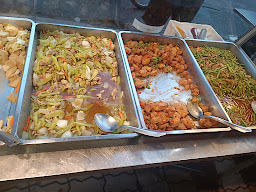 ร้านข้าวแกงเจ้รุ่ง