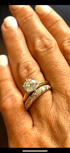 Jewelry Store «Revell Jewelers», reviews and photos, 904 Middle Rd, Bettendorf, IA 52722, USA