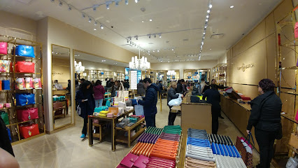Tory Burch Outlet - 550 Derby Lane, Central Valley, New York, US - Zaubee