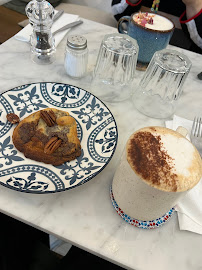 Cappuccino du Restaurant servant le petit-déjeuner AZUR CAFÉ BRUNCH & COFFEE CHAMPS-ELYSÉES à Paris - n°14