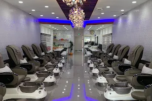 Mignonne Nail Bar Of RB image