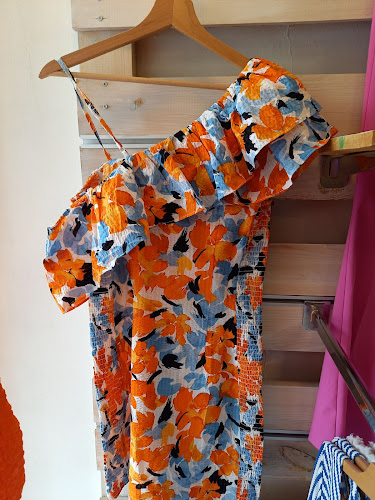 Comentarii opinii despre Магазин за Дамски Дрехи SELECTED