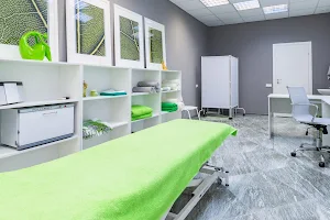 Медицинский центр Dream Clinic на метро Багратионовская неврология, психотерапия, остеопатия, мануальная терапия и массаж image