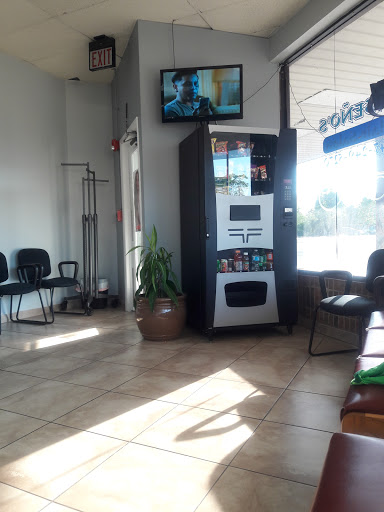 Beauty Salon «Diseños Hair Salon», reviews and photos, 2241 N Lewis Ave, Waukegan, IL 60087, USA