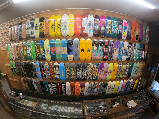 Snowboard Shop «The Vault - Snowboards & Skateboards», reviews and photos, 227 G St, Davis, CA 95616, USA