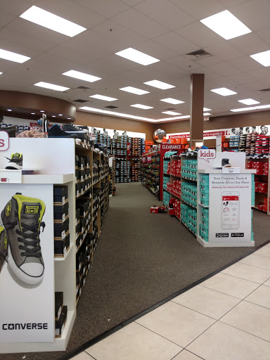 Shoe Store «Famous Footwear», reviews and photos, 9450 W Northern Ave, Glendale, AZ 85305, USA