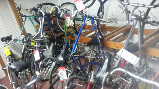 Bicycle Store «Roberts Cycle Shop Chicago», reviews and photos, 7054 N Clark St, Chicago, IL 60626, USA