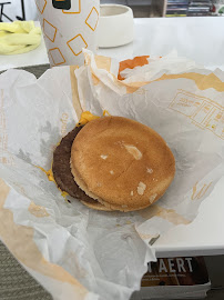 Cheeseburger du Restauration rapide McDonald's à Annecy - n°6