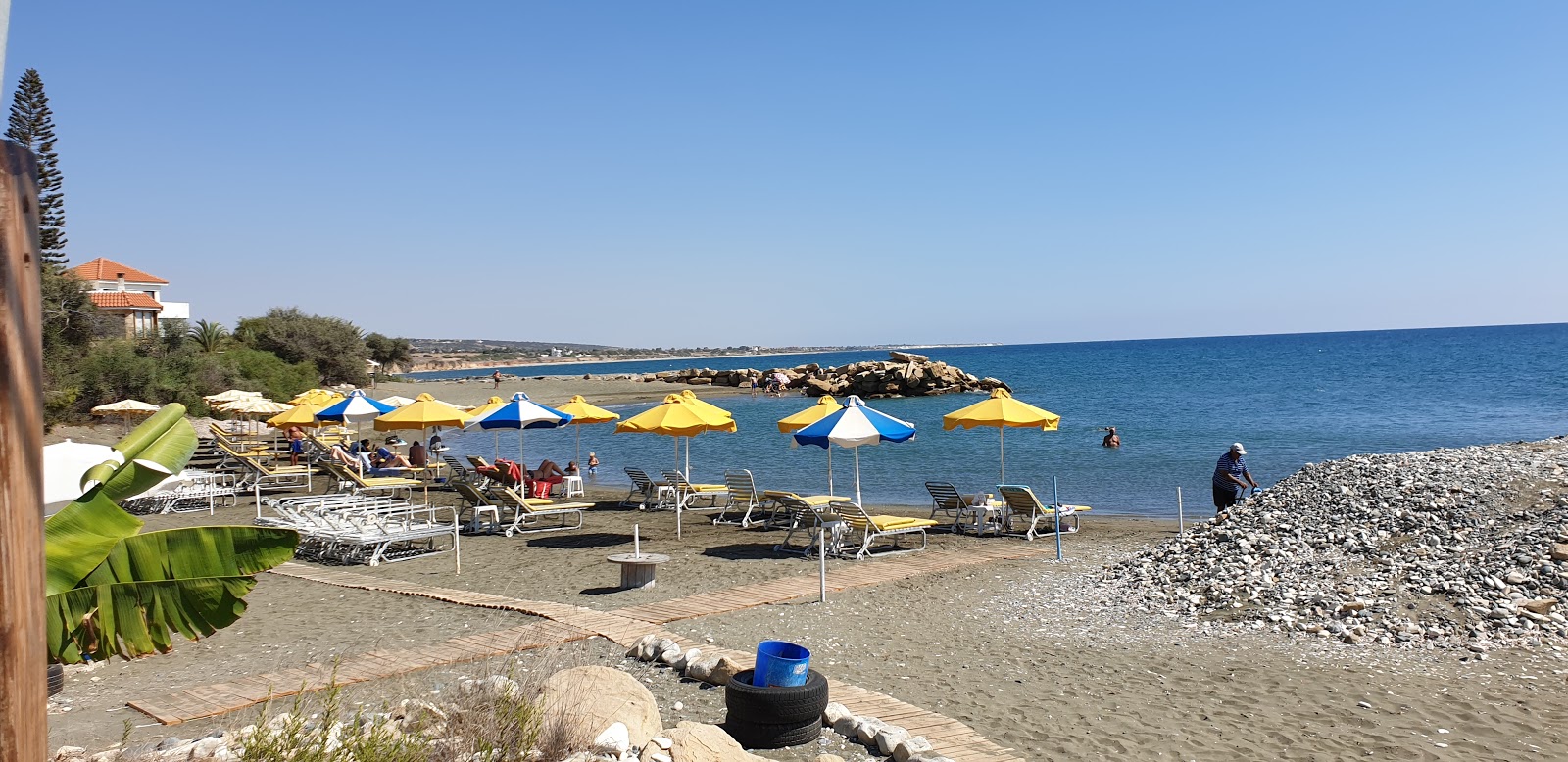 Fotografie cu Maia beach cu mai multe golfuri spațioase
