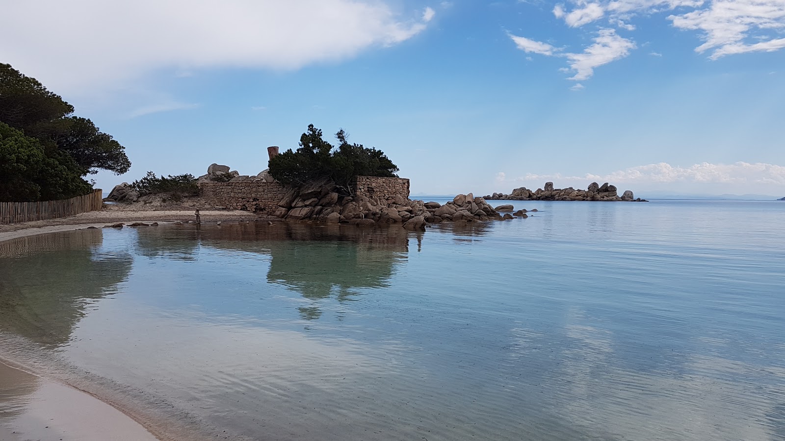 Foto de Playa Tamaricciu área de complejo turístico de playa