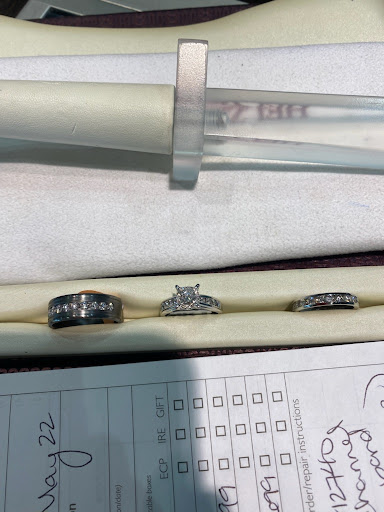 Jewelry Store «Helzberg Diamonds», reviews and photos, 2174 E Williams Field Rd #110, Gilbert, AZ 85296, USA