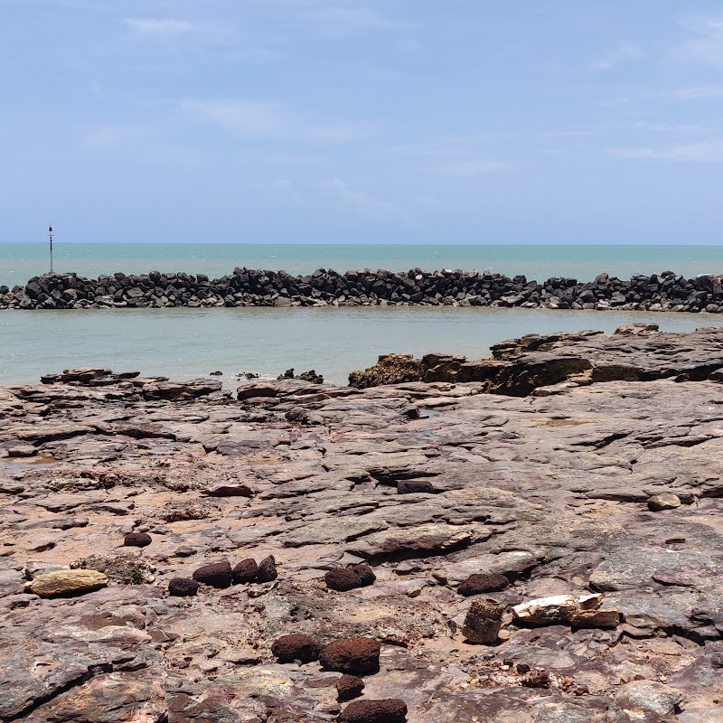 Dundee Beach Boat Hire