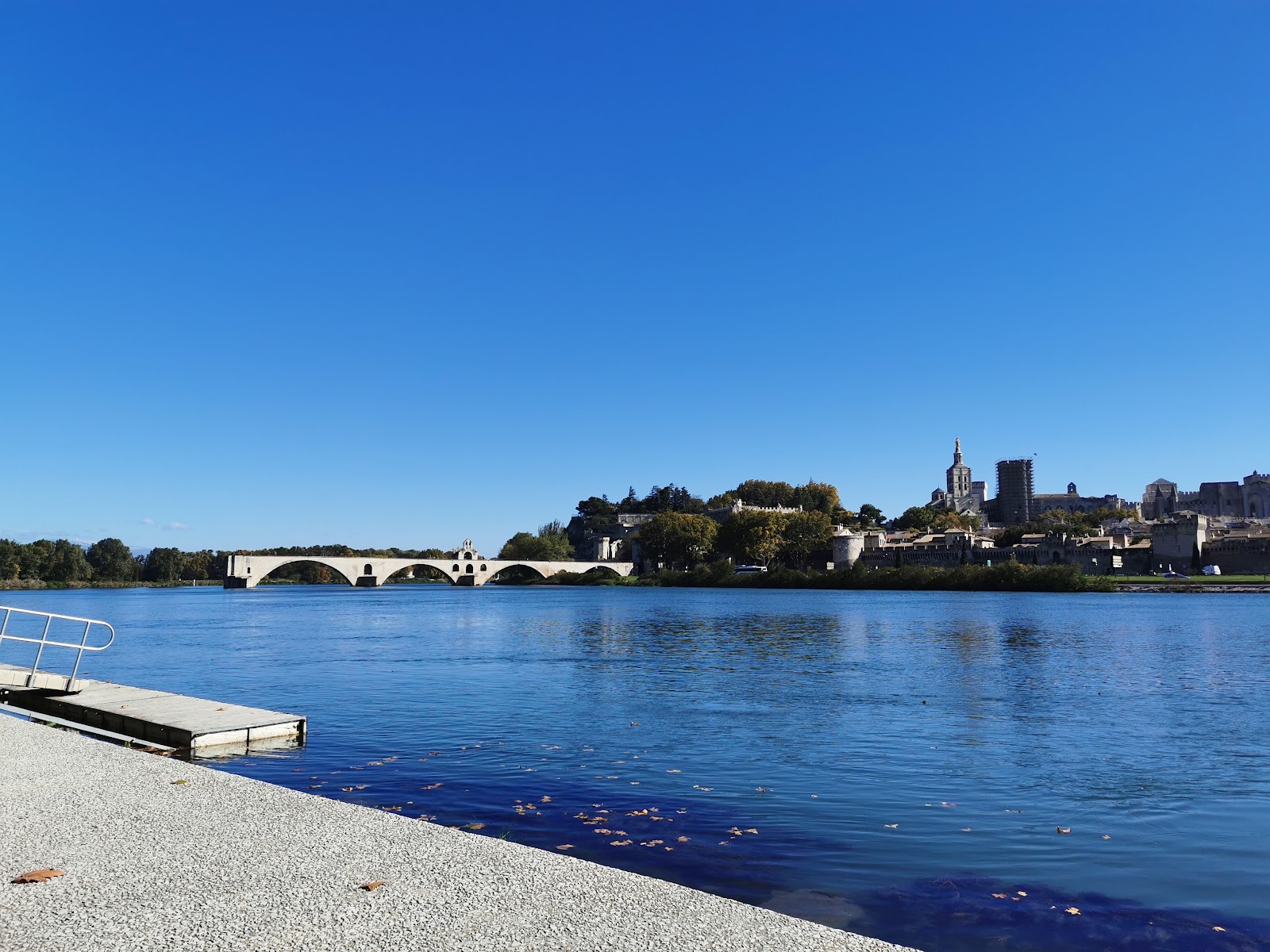 Foto von Avignon plage mit betonierte fläche Oberfläche