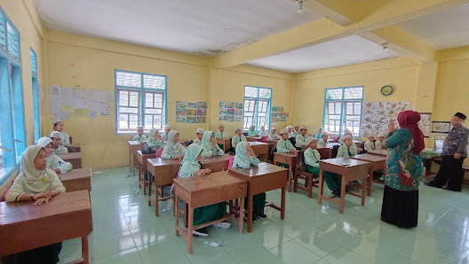 Ruang kelas - MI Al-Azhar Jatisari Geger Madiun