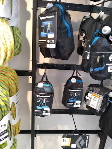 Stores to buy women's backpacks Quito