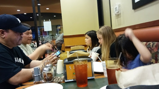 Italian Restaurant «Round Table Pizza - South Tacoma», reviews and photos, 7921 S Hosmer St, Tacoma, WA 98408, USA