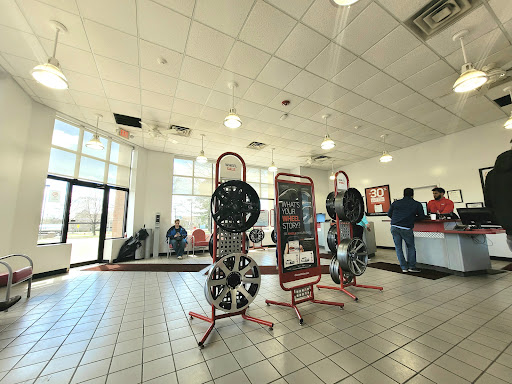 Tire Shop «Discount Tire», reviews and photos, 42990 Grand River Ave, Novi, MI 48375, USA