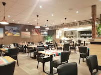 Atmosphère du Restaurant Le Resto du Port saint gilles croix de vie - n°2