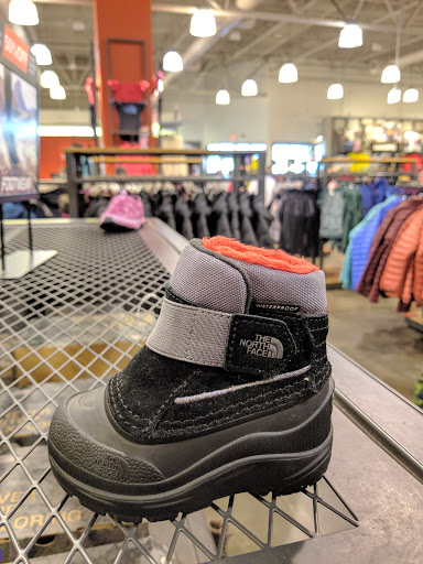 Clothing Store «The North Face», reviews and photos, 1001 N Arney Rd Ste 900, Woodburn, OR 97071, USA