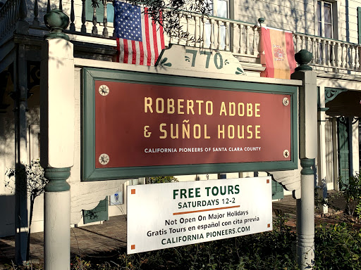 Roberto Adobe & Suñol House