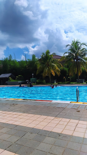 Shangri-La Swimming Pool